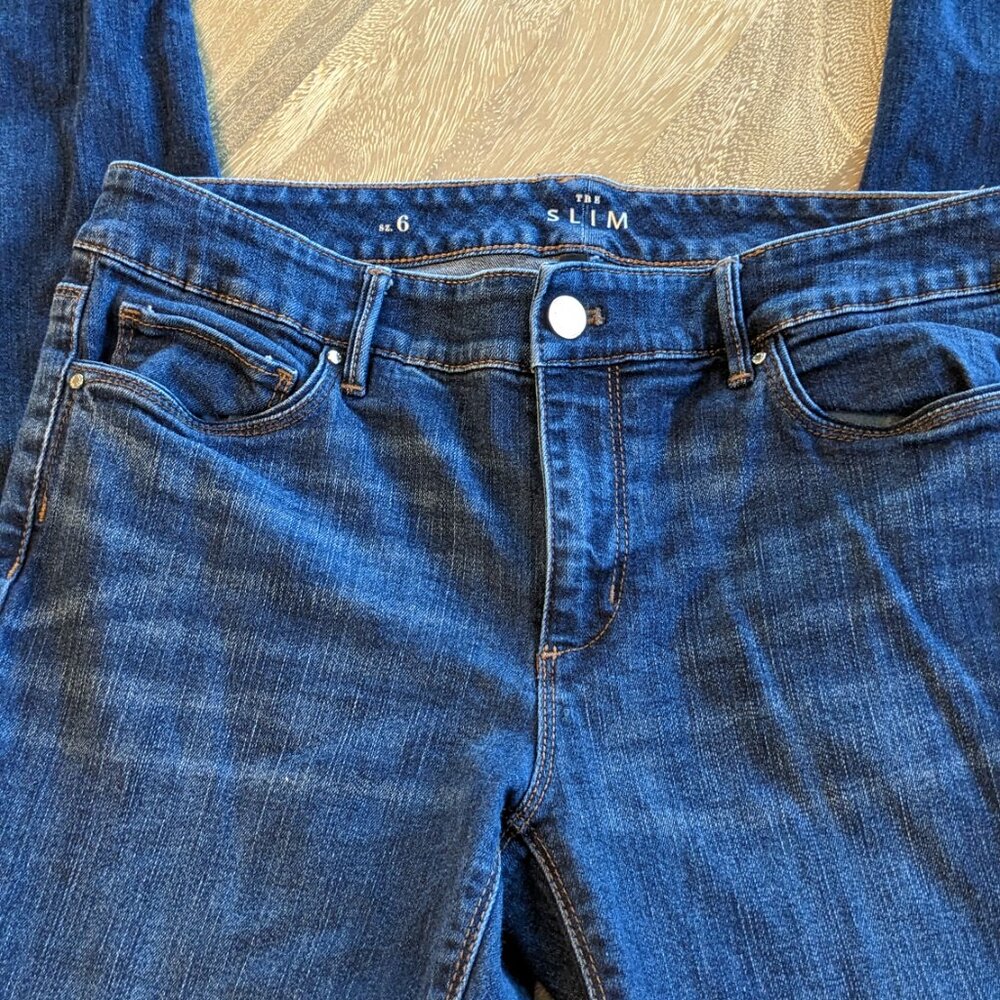 White House Black Market WHBM, Style The Slim, Dark Wash Blue Jeans, Size 6